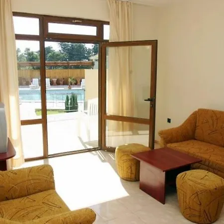 ホテル Family Yalta влас 3*