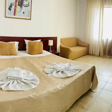 Family Yalta влас ホテル 3*