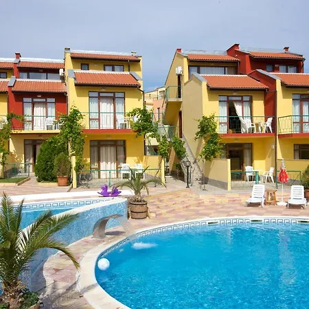 Family Yalta влас ホテル 3*