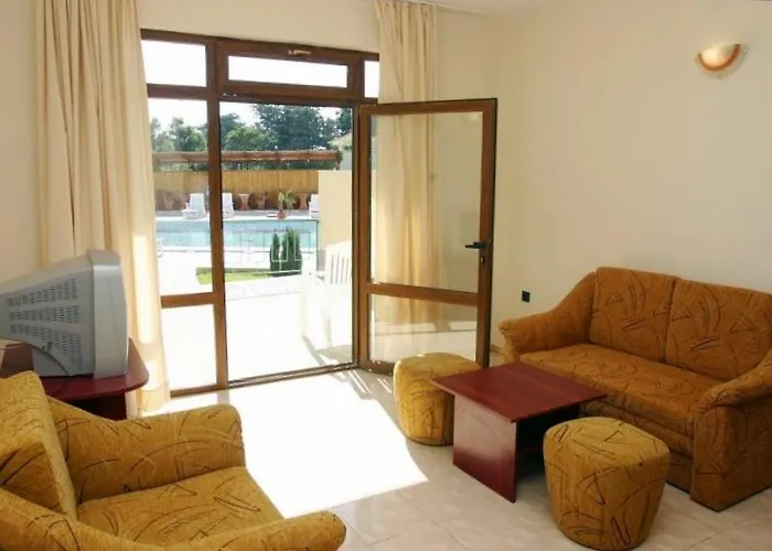 منتجع Family Yalta влас 3*