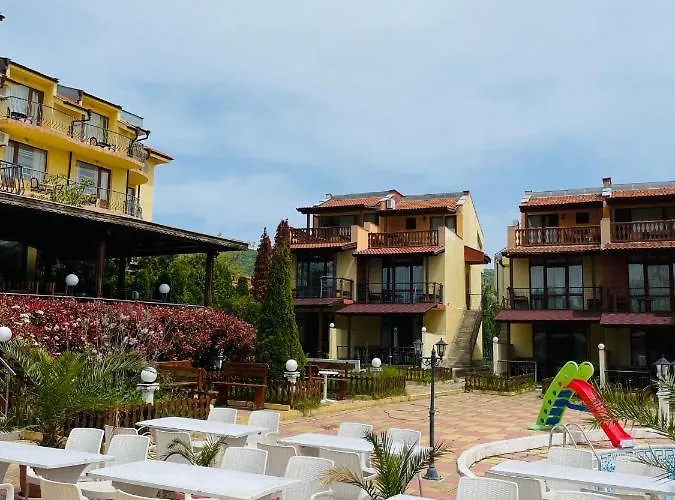 Family Yalta влас 3*