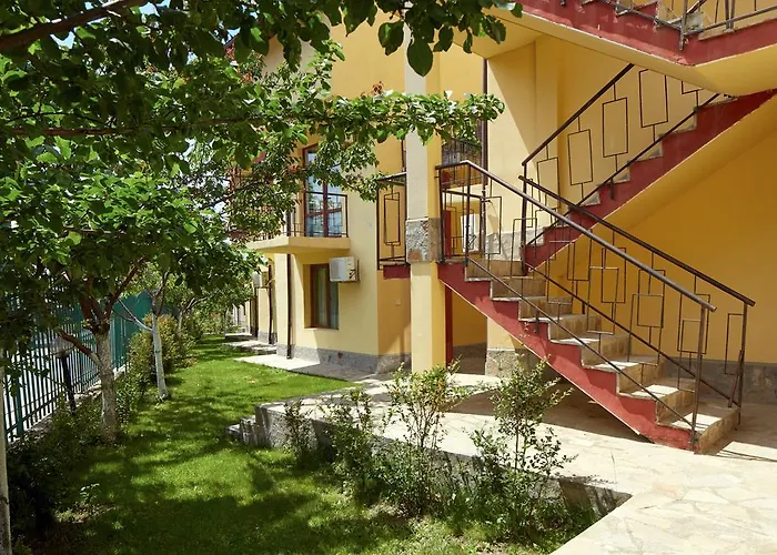 منتجع Family Yalta влас 3*